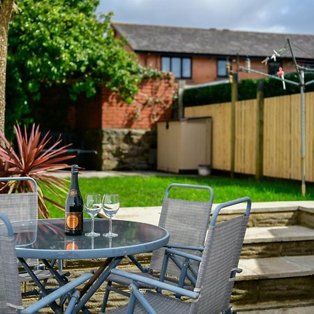 Free Parking - Heart Of The City - Superb Townhouse & Garden - Peaceful Area But Only 5Min Walk To Beach, Shops, Bars, Arena, Marina, Parks Swansea Exterior foto