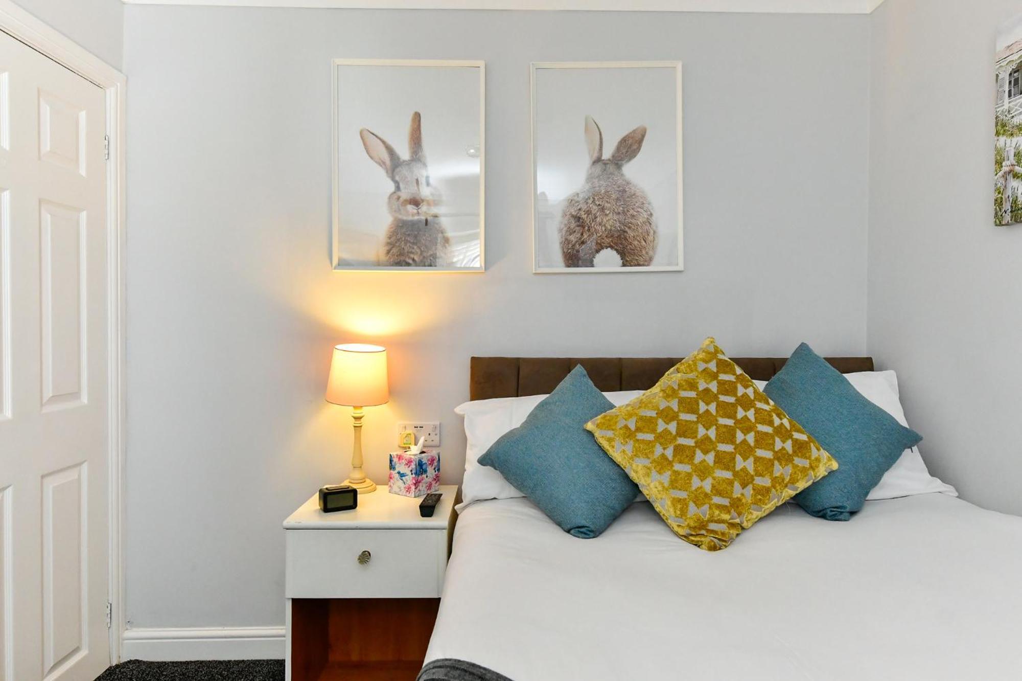 Free Parking - Heart Of The City - Superb Townhouse & Garden - Peaceful Area But Only 5Min Walk To Beach, Shops, Bars, Arena, Marina, Parks Swansea Exterior foto