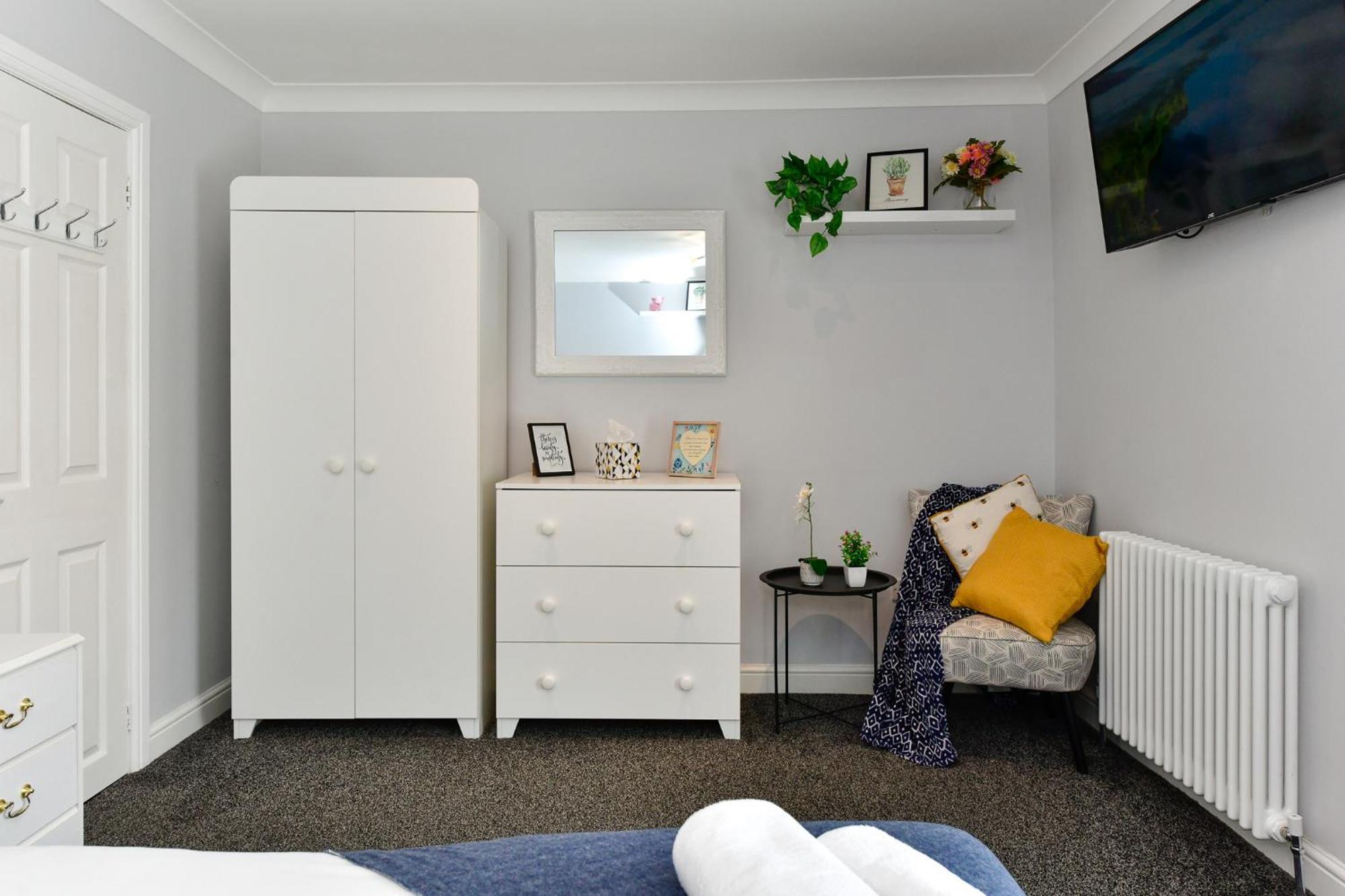 Free Parking - Heart Of The City - Superb Townhouse & Garden - Peaceful Area But Only 5Min Walk To Beach, Shops, Bars, Arena, Marina, Parks Swansea Exterior foto