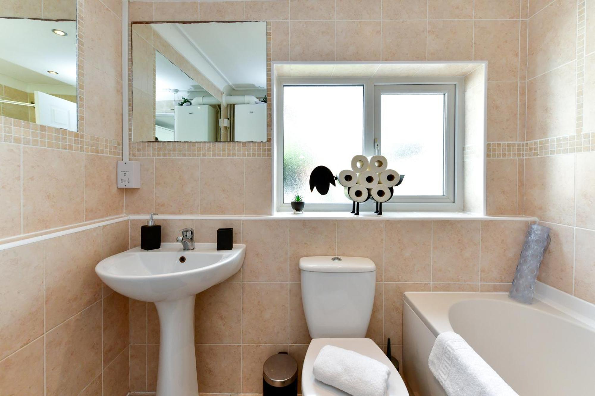 Free Parking - Heart Of The City - Superb Townhouse & Garden - Peaceful Area But Only 5Min Walk To Beach, Shops, Bars, Arena, Marina, Parks Swansea Exterior foto